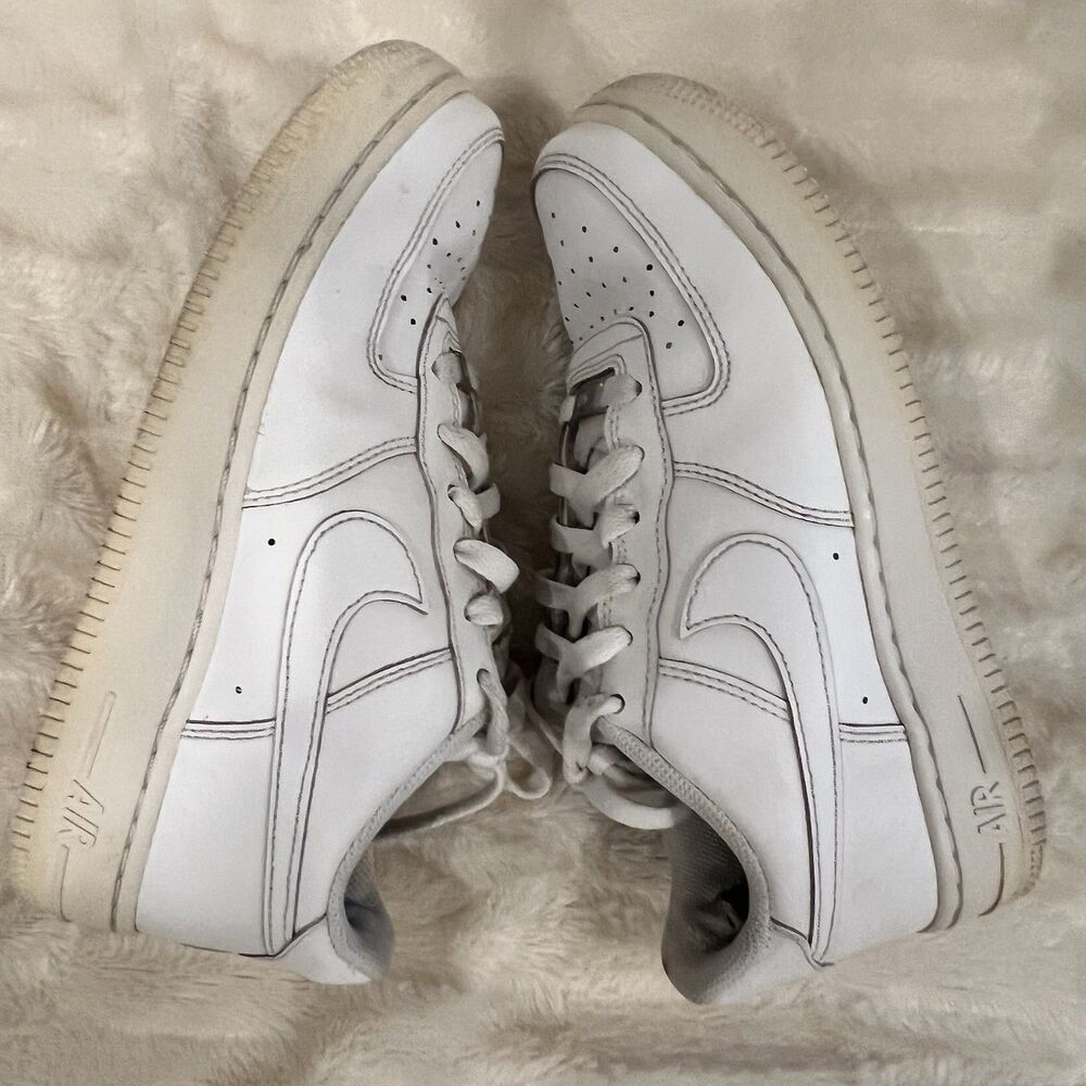 Nike Air Force 1 Low 07 Triple White Classic Sneaker AF1 Low-Top White Size 5.5Y - Picture 3 of 10